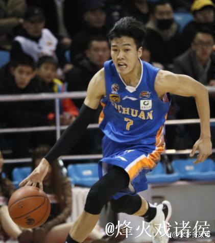 黄荣奇离开广东宏远原因曝光！队内年轻球员太多，希望他出去挣钱