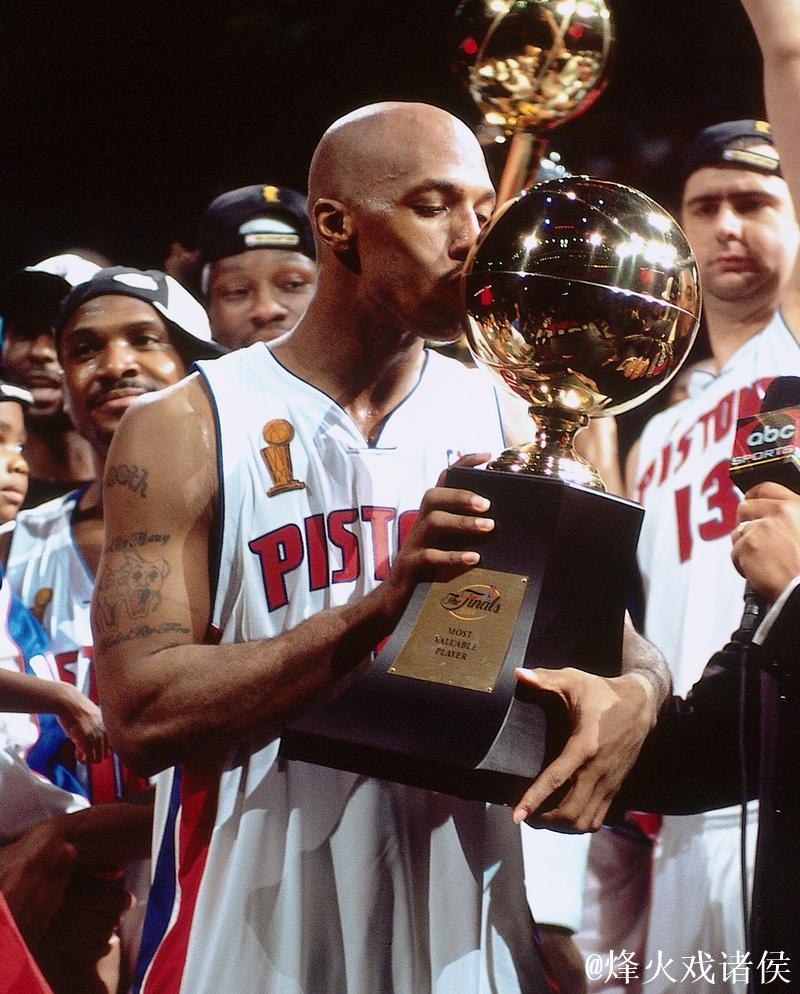 卡特与比卢普斯携手入选名人堂，韦斯特三度荣耀加身